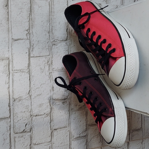 Converse all star low top Chuck bicolor canvas sneakers sizes: men 11, women 13